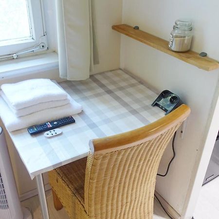 ベルリン1 Zimmer In Wohngemeinschaft, Netflix, Premium Kabelfernsehen, Kuecheアパートメント エクステリア 写真